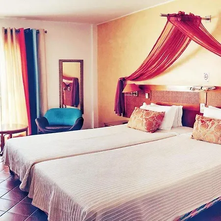 Do Cerro Hotell 4*